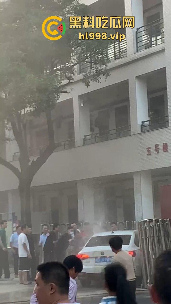 福建云霄县女司机火烧车疯狂冲撞学校!8人血洒当场,司机惨死!警方紧急调查背后真相!-4
