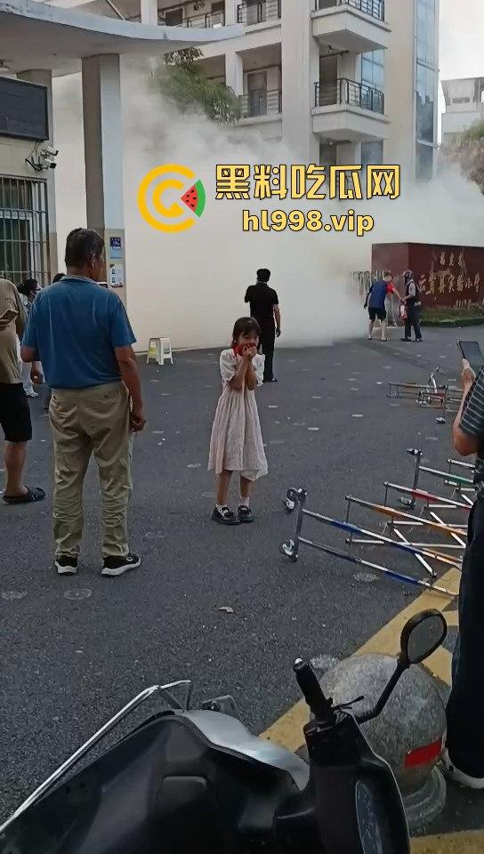 福建云霄县女司机火烧车疯狂冲撞学校!8人血洒当场,司机惨死!警方紧急调查背后真相!-11