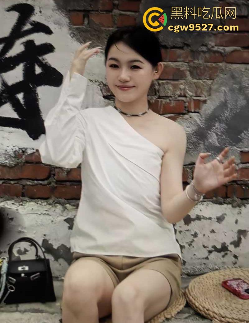 北京邮电大学气质学姐【林雯莹】不雅视频被男友卖出,全程露脸口交爆操,舔屌吸肛反差无比!-1