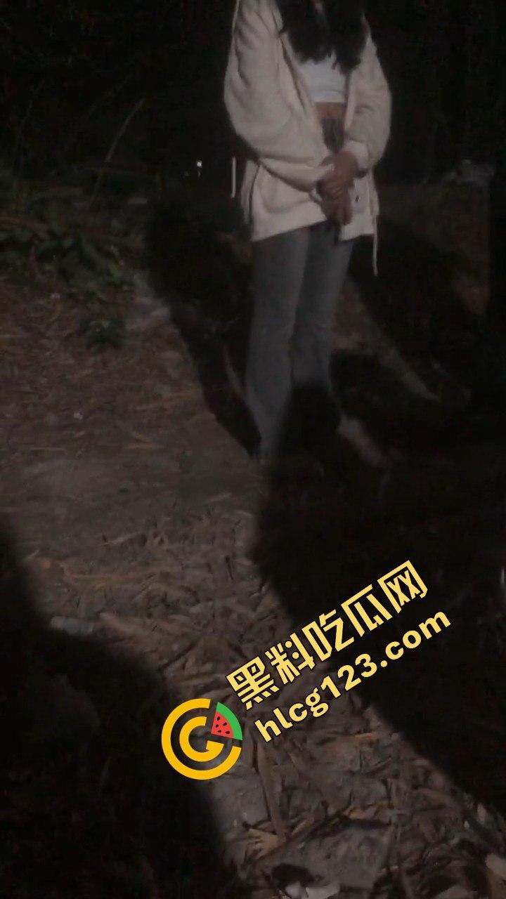 精神小妹撬走闺蜜男朋友,结果被集美揪住狂揍一顿!-1