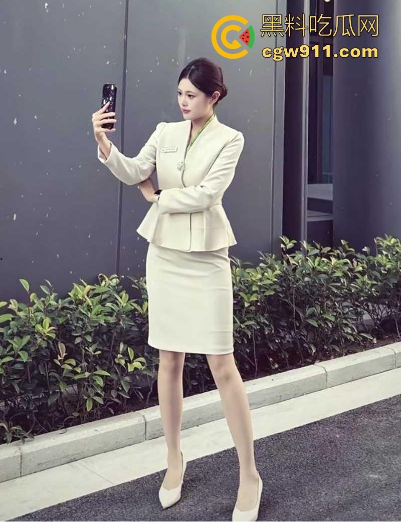 长沙保定售楼小姐【李文慧】为事业献身客户，黑丝母狗露奶女仆装，玩足交穿开裆撅腚挨操，业绩淫技两手抓啊！-4