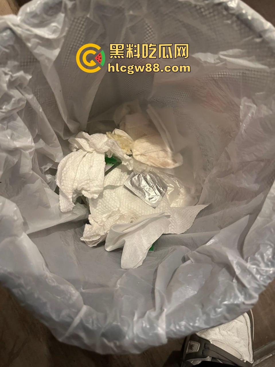 瓜友投稿!跟杭州某音会03年鸡婆谈恋爱?以为就陪酒 没想到也陪睡 难怪逼这么臭 男主连夜检查 内容炸裂。-11