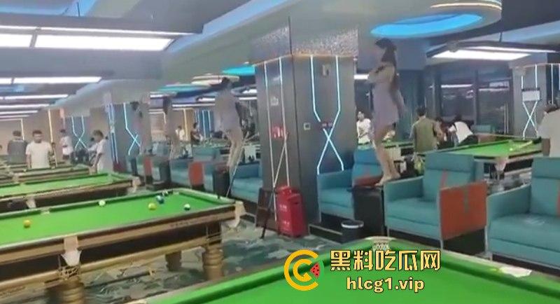 台球厅都这么卷!夜店做梦也想不到 抢他生意的竟然是台球厅 还有黑珍珠!-9