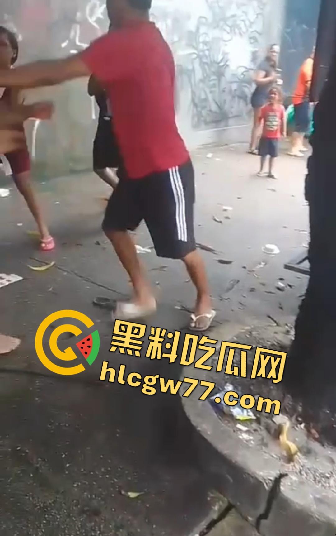 巴西“泰森”咬耳酿血腥!“泰森”偷窥女子,黑衣男见义勇为反被咬掉耳朵,现实版“疼痛奥林匹克”!-3