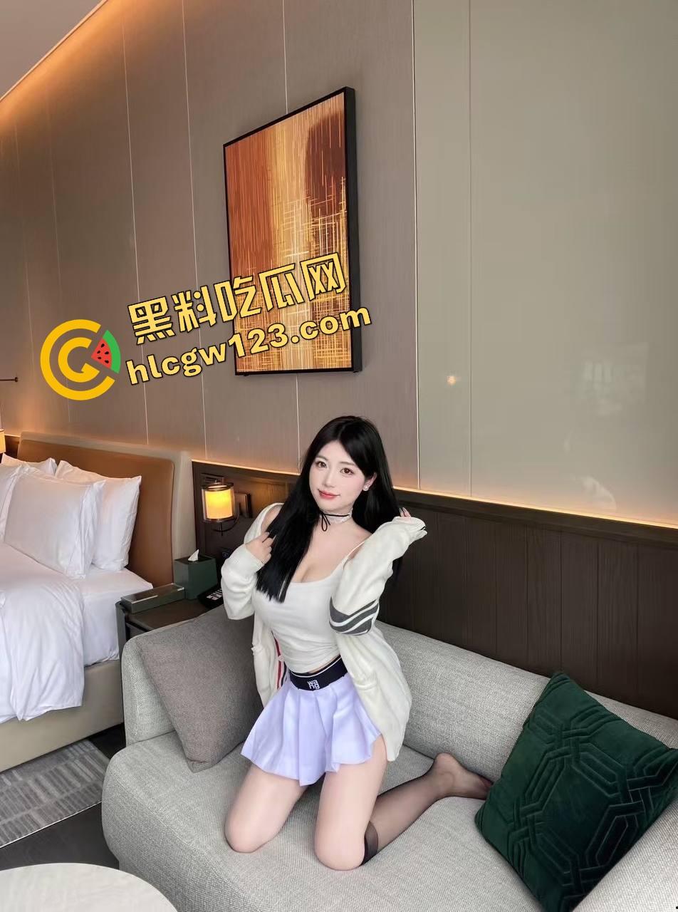 高清特写淫荡母狗五指齐插逼眼 屁眼逼眼轮番轰炸 大屌横冲直撞喷翻半盆淫水 全程高潮抽搐尖叫像鬼上身!-1