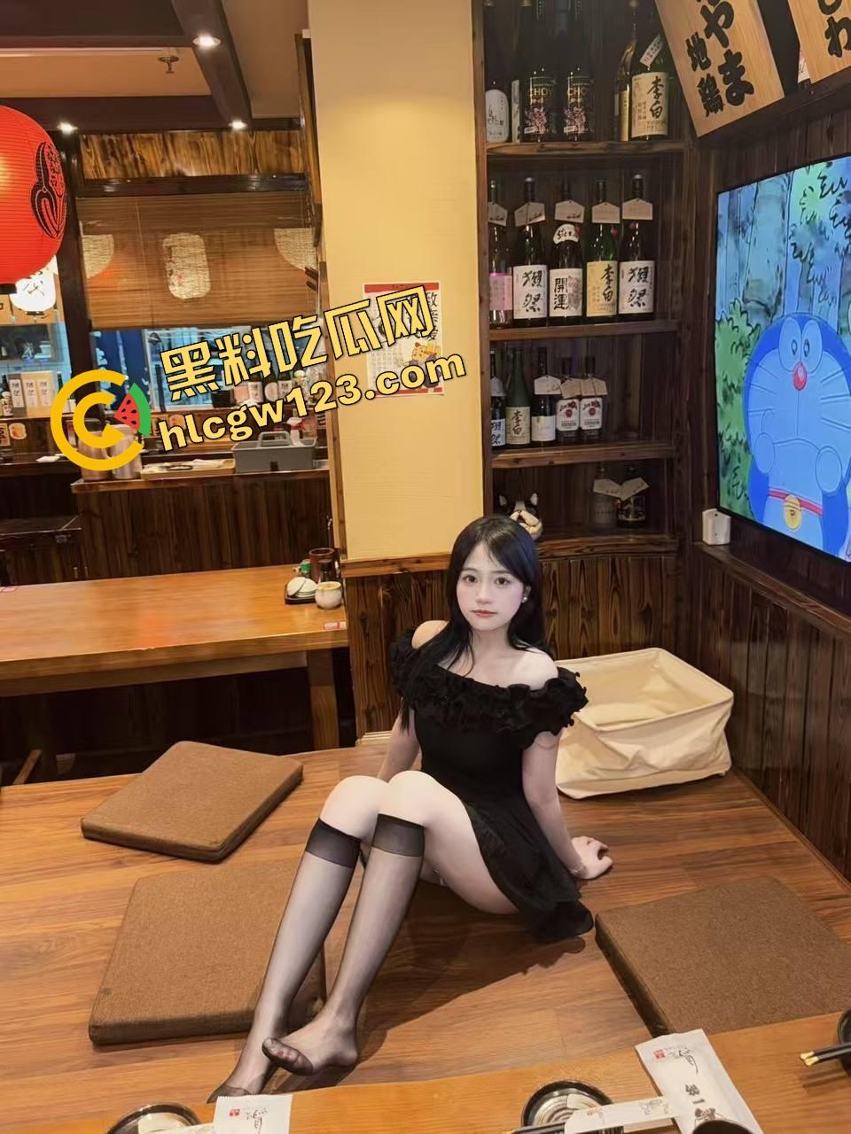 高清特写淫荡母狗五指齐插逼眼 屁眼逼眼轮番轰炸 大屌横冲直撞喷翻半盆淫水 全程高潮抽搐尖叫像鬼上身!-4