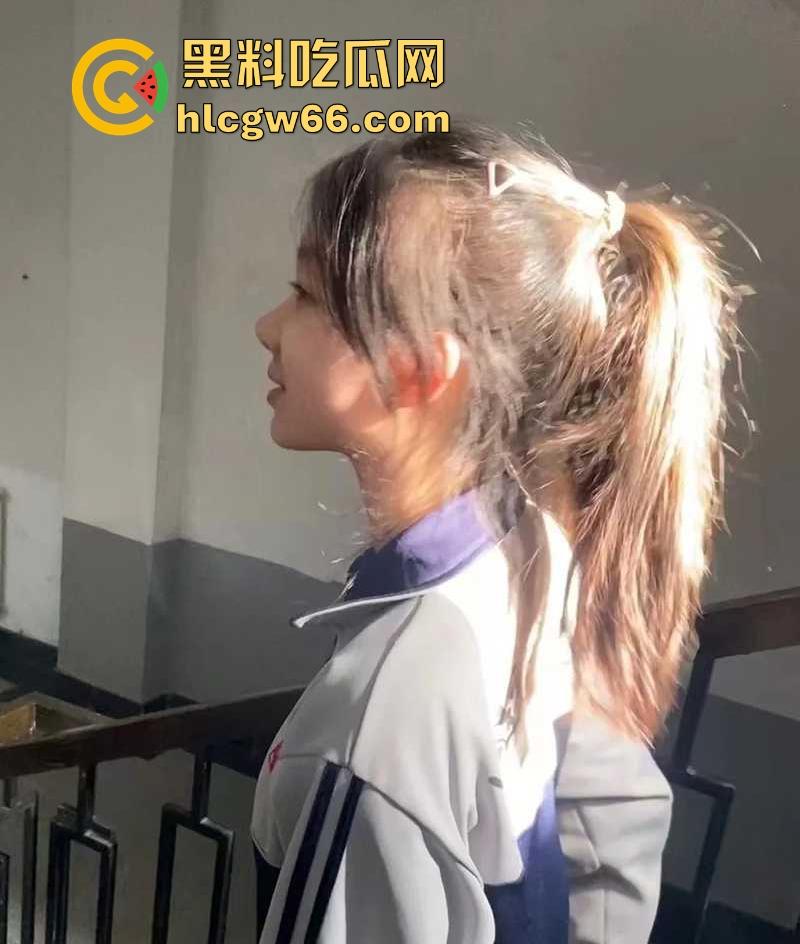 广东遂溪县高中艺术楼惊现女声淫叫 门下偷拍高三情侣光腚野战 视频流出引爆校园!-2