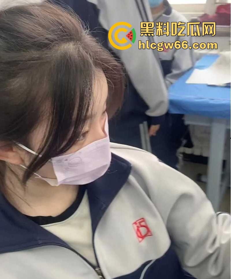 广东遂溪县高中艺术楼惊现女声淫叫 门下偷拍高三情侣光腚野战 视频流出引爆校园!-5