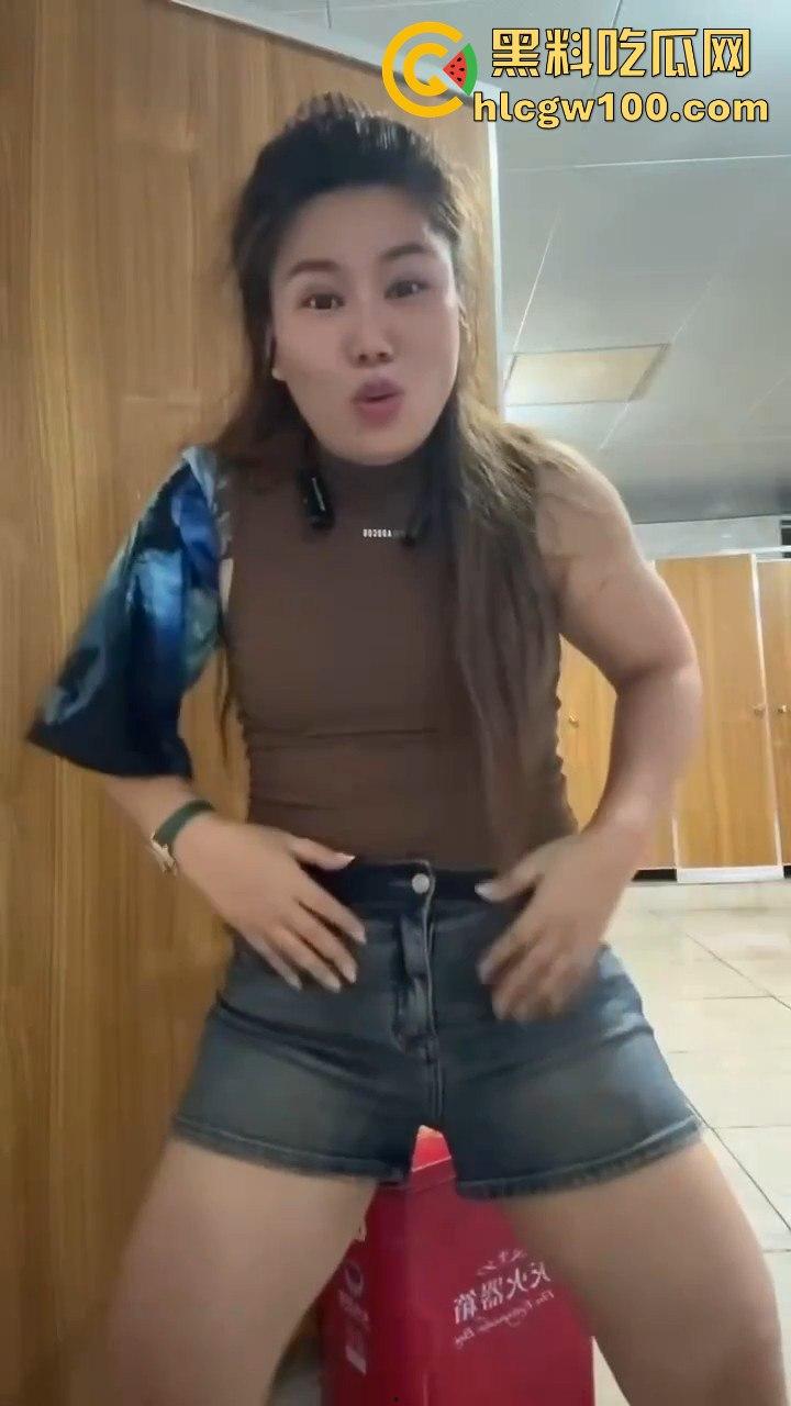 前有老八直播吃屎现有火烧逼毛 火烧屁屁，狠人搞笑直播瞬间 为了流量真的毫无底线！！-3