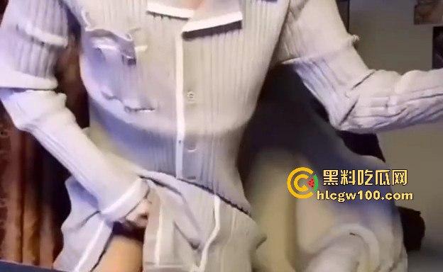 前有老八直播吃屎现有火烧逼毛 火烧屁屁，狠人搞笑直播瞬间 为了流量真的毫无底线！！-8