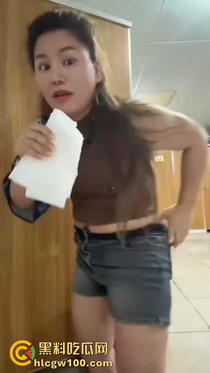 前有老八直播吃屎现有火烧逼毛 火烧屁屁，狠人搞笑直播瞬间 为了流量真的毫无底线！！-13