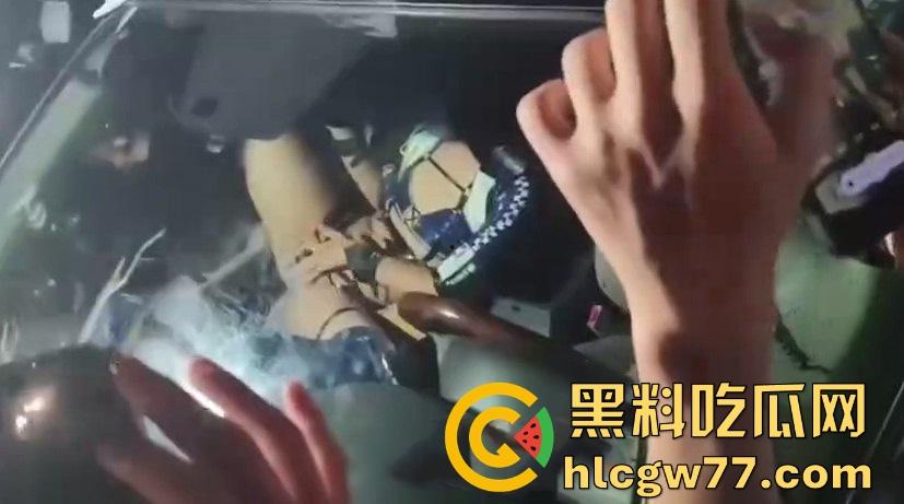 现在的漫展是真好玩 二次元美少女COSER 拿着微信二维码收款 众筹够了之后直接开始裸露大秀!-7