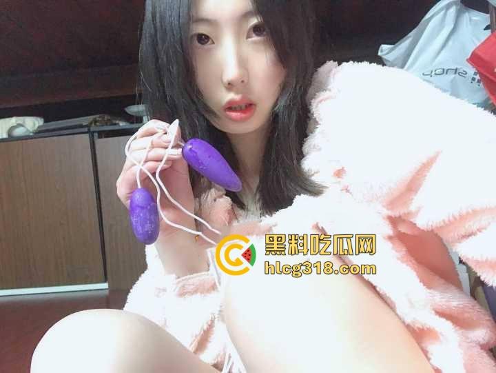 广西职业学院【吴筱楠】清纯学妹为买电脑网上开启付费裸照交易,双跳蛋胡萝卜塞穴任务超刺激!-6