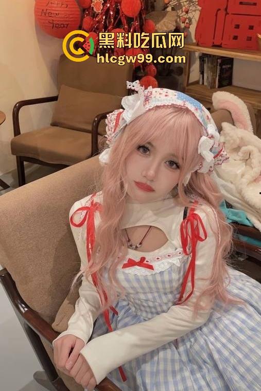 抖音反差骚母狗网红主播【胖狗崽】付费内容曝光,露脸真空骚舞极品,身材一览无遗,诱惑满满!-2