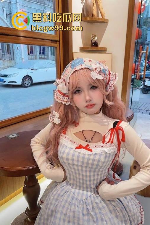 抖音反差骚母狗网红主播【胖狗崽】付费内容曝光,露脸真空骚舞极品,身材一览无遗,诱惑满满!-3