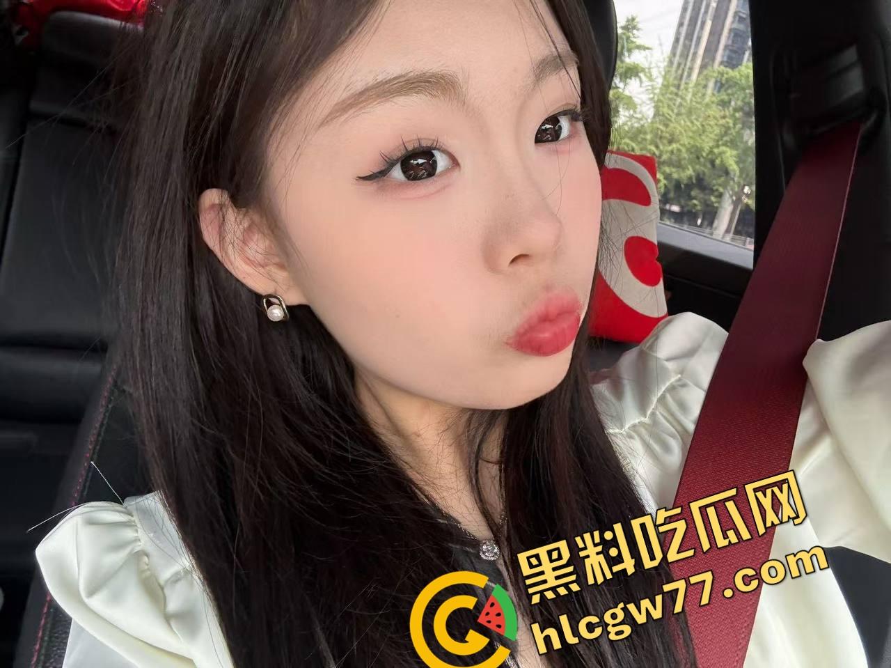 钱花了鸡撸了逼没插,大哥找小姐体验高端自撸套餐,骚逼玩得蹭到流水,最后却只能当手冲背景!-4