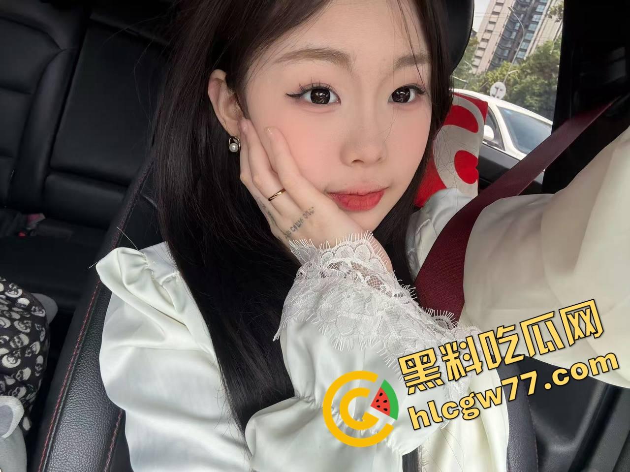 钱花了鸡撸了逼没插,大哥找小姐体验高端自撸套餐,骚逼玩得蹭到流水,最后却只能当手冲背景!-5