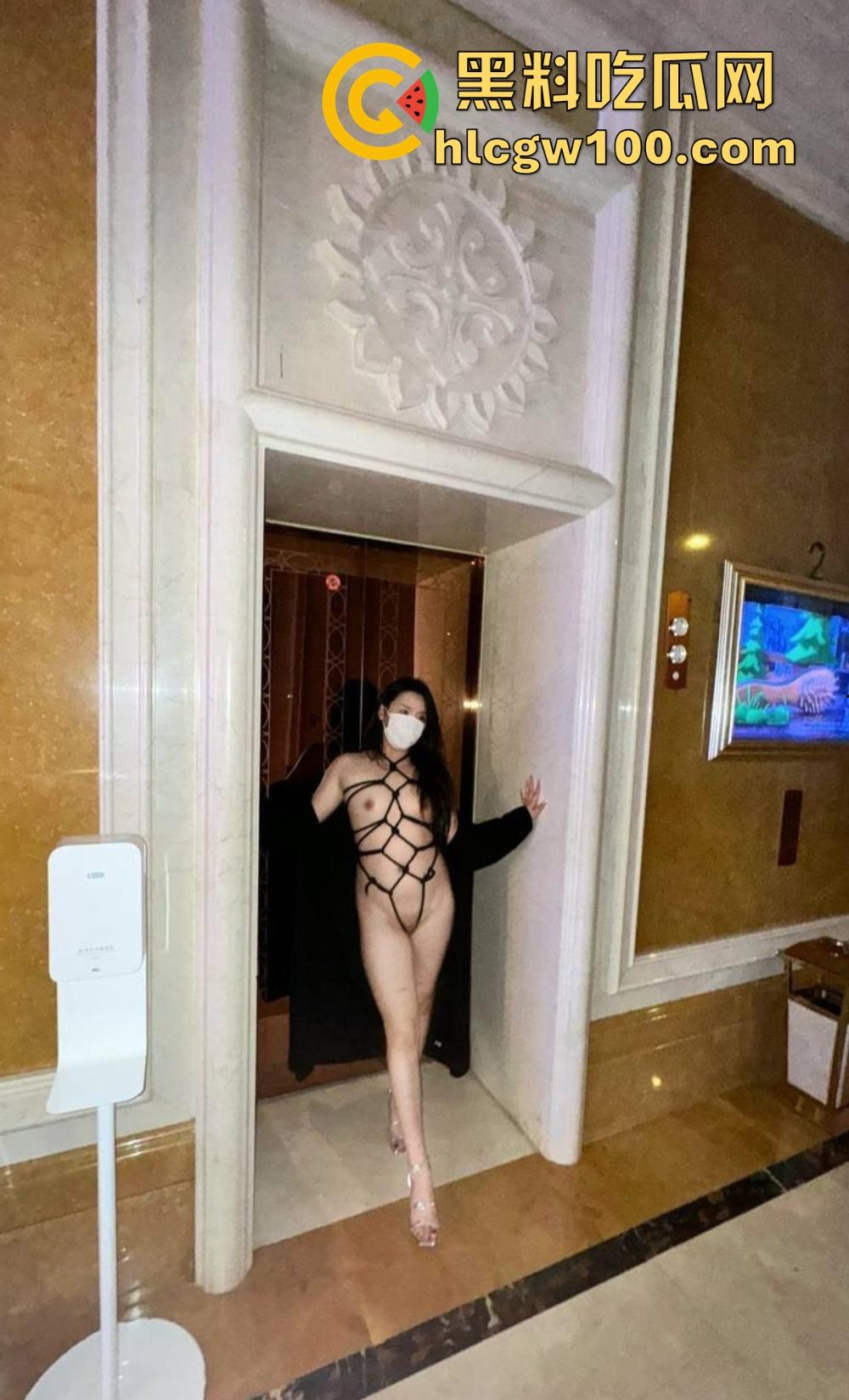 顶级人妻『曼曼奇』推特调教曝光,拳交淋尿群啪性虐,肉便器舔脚吞口水,泄欲母狗任人羞辱!-18