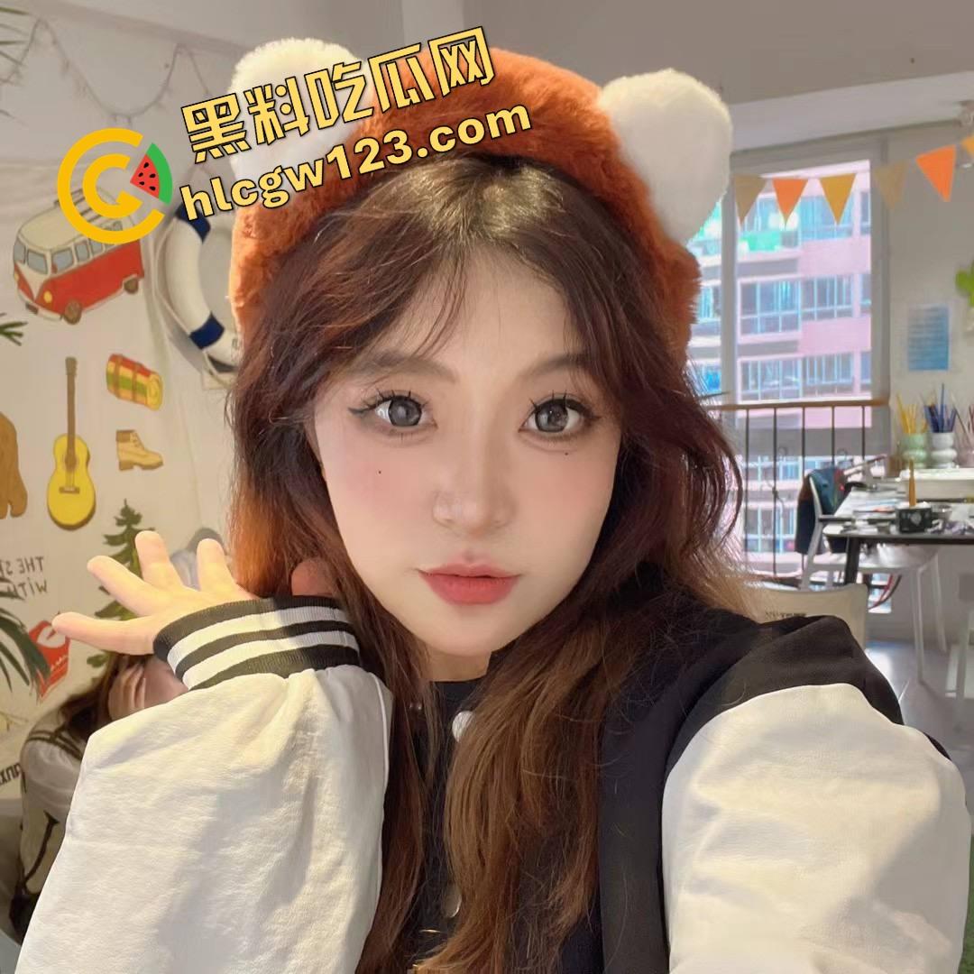 浓精当晚宴,苏州【jenny】靠口技拿下整个LV专柜,大哥轮着来她轮着吞,一个包一个射靠嘴混出圈!-1