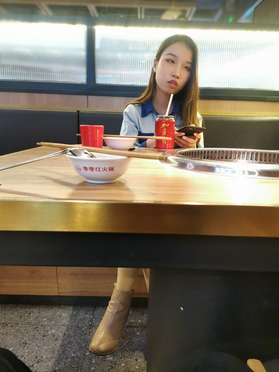 超真实迷奸!大神约炮南宁02年大学生 下药迷倒狠狠的玩 滴蜡 鞭打 死猪一样的嫩妹子 逼逼超紧-1