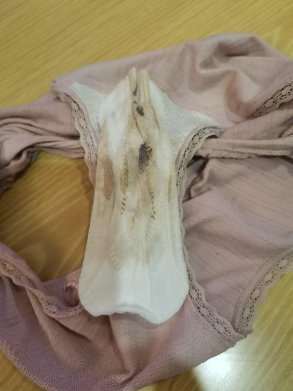 超真实迷奸!大神约炮南宁02年大学生 下药迷倒狠狠的玩 滴蜡 鞭打 死猪一样的嫩妹子 逼逼超紧-8