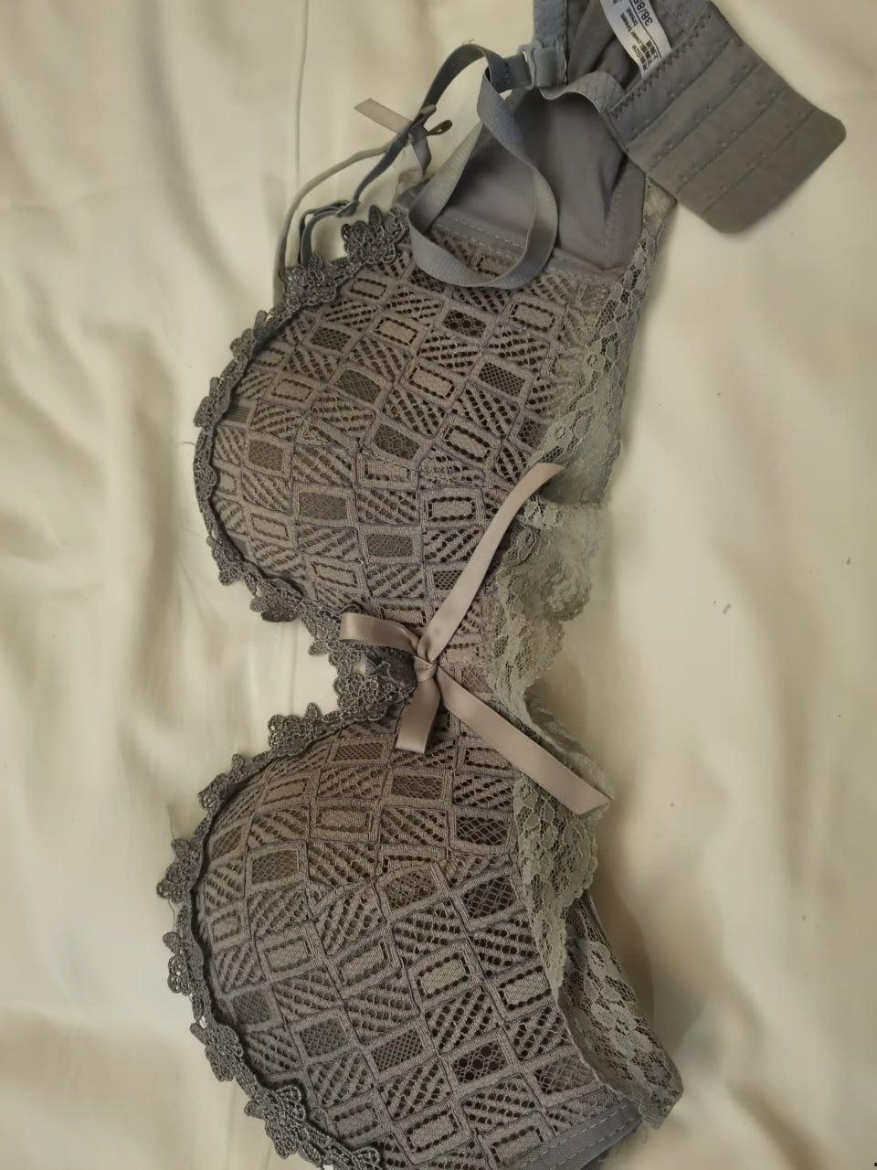 超真实迷奸!大神约炮南宁02年大学生 下药迷倒狠狠的玩 滴蜡 鞭打 死猪一样的嫩妹子 逼逼超紧-17