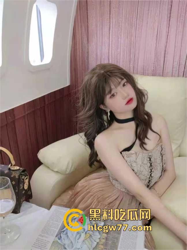 广东碧桂园职业学院卡哇伊学生妹在酒店接受炮友安排的多人运动 场面高燃堪称AV级群交!-2