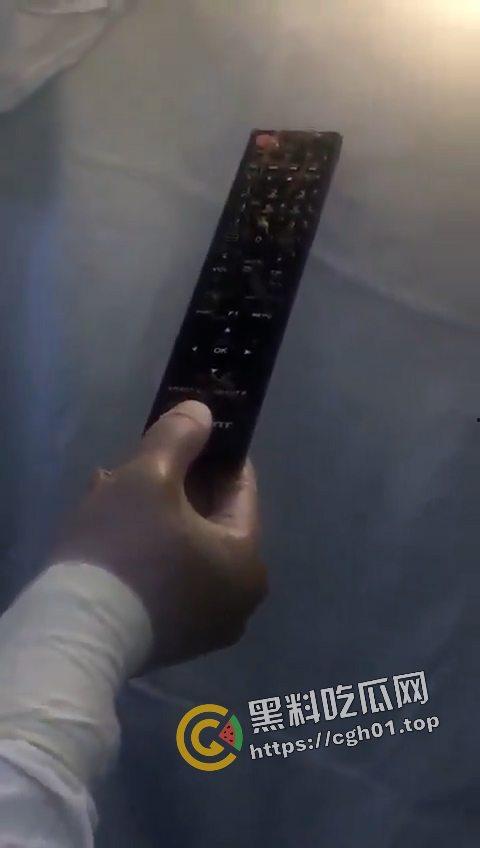 逆天!肛门掏出遥控器 这一定是不小心进去的吧 现场视频流出-5