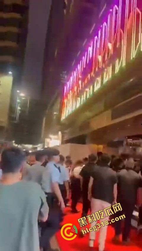 大富豪夜总会回魂复活,苍井空剪彩首日就被扫黄,港男一句话火出圈,童年女神变同场公关?-7