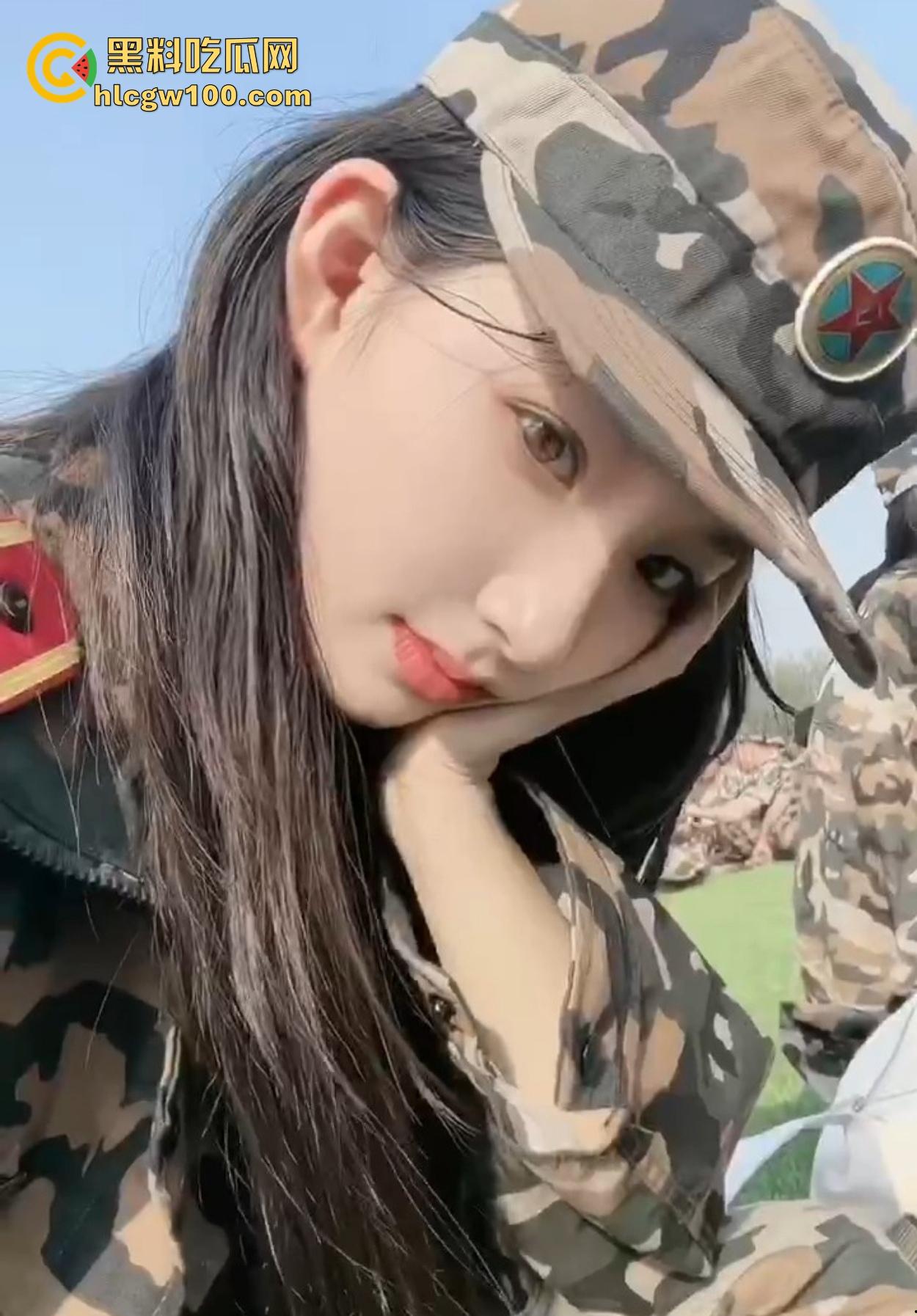 衡阳大学生【裴子诺】被包养四个月,从清纯妹到骚母狗，SM调教成胯下玩物，舔射口爆样样精通还要尿嘴里!-3