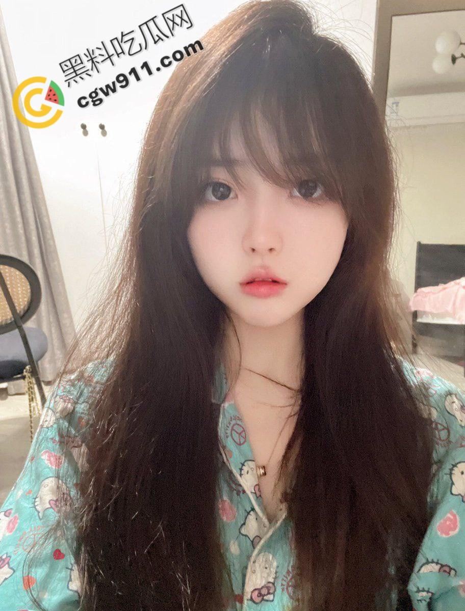 抖音极品网红【我是谁我也不知道】与金主私拍视频泄密,跪地口交深喉,被大屌爆操淫荡不堪-3