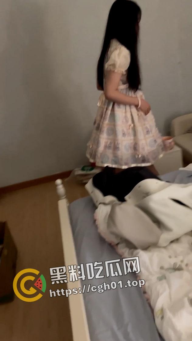 鬼火黄毛和洛丽塔 揪奶头揪到哭扯着头发后入 这就是黄毛的含金量-1