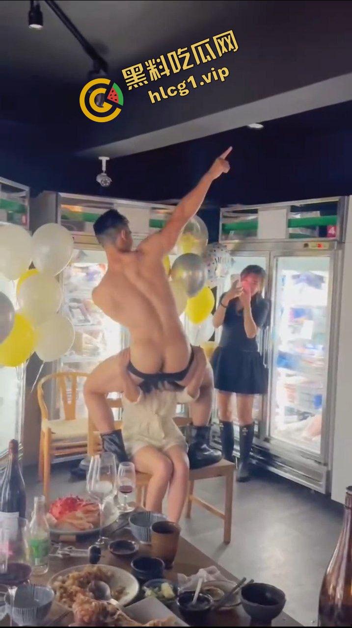 成都同性恋 疯癫男同!偷吃玩弄对方对象 打架后又亲嘴 逆天操作!-4