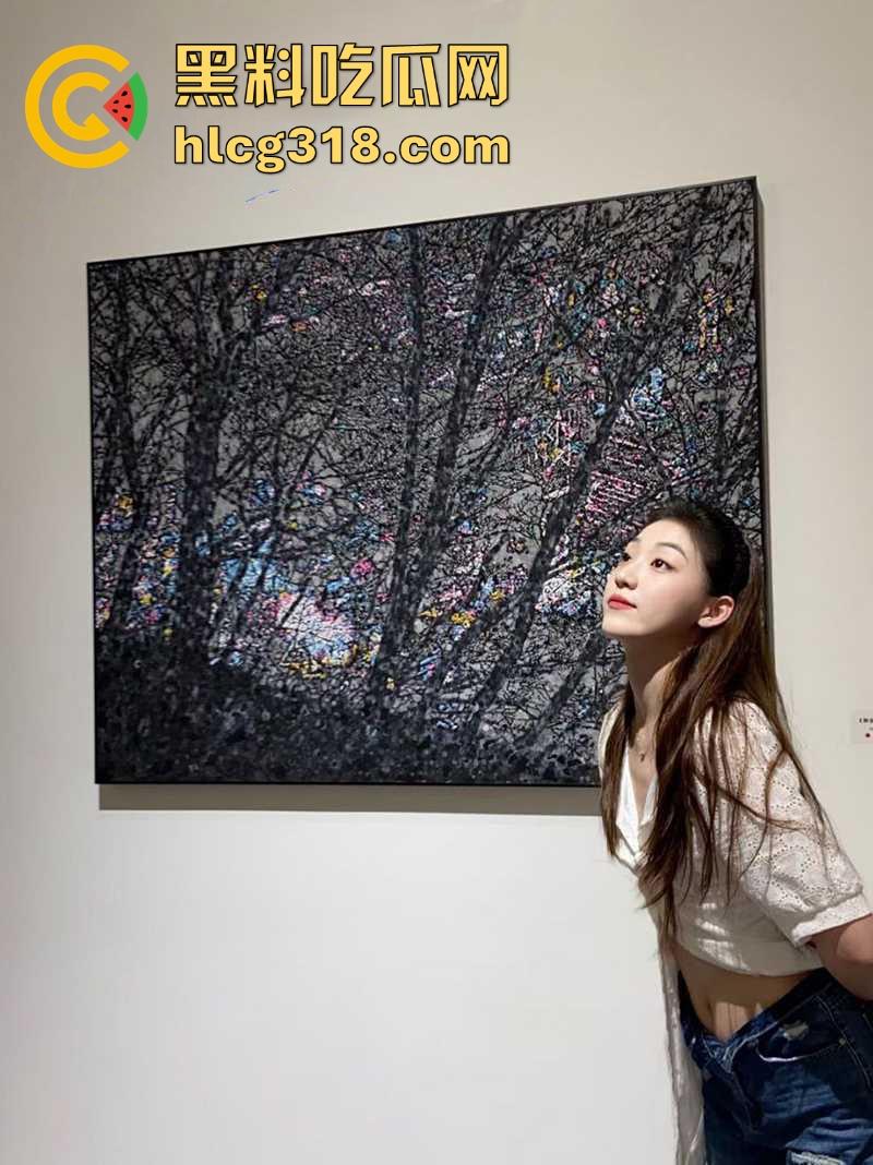 社交软件约炮极品高颜值美术生【刘晃晃】 丰满蜜桃臀被后入爆操 露脸口交深情舔屌 反差感拉满!-5