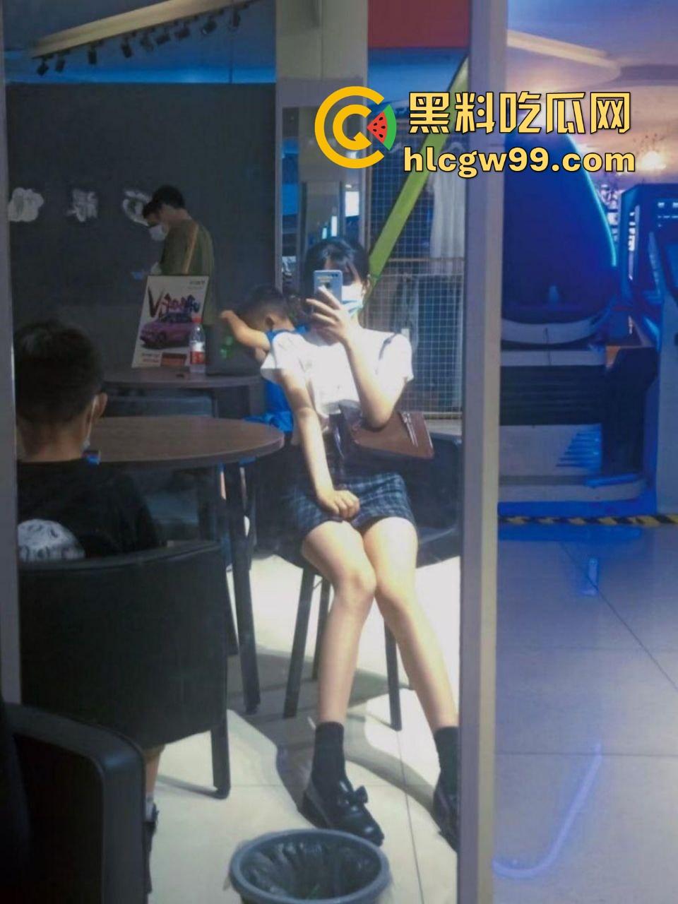 秦皇岛纺织轻工学院大瓜,黑森林女大学生【赵汝怡】寒假被网调裸聊,视频遭录屏流出,开学直接在国产区露脸!-17