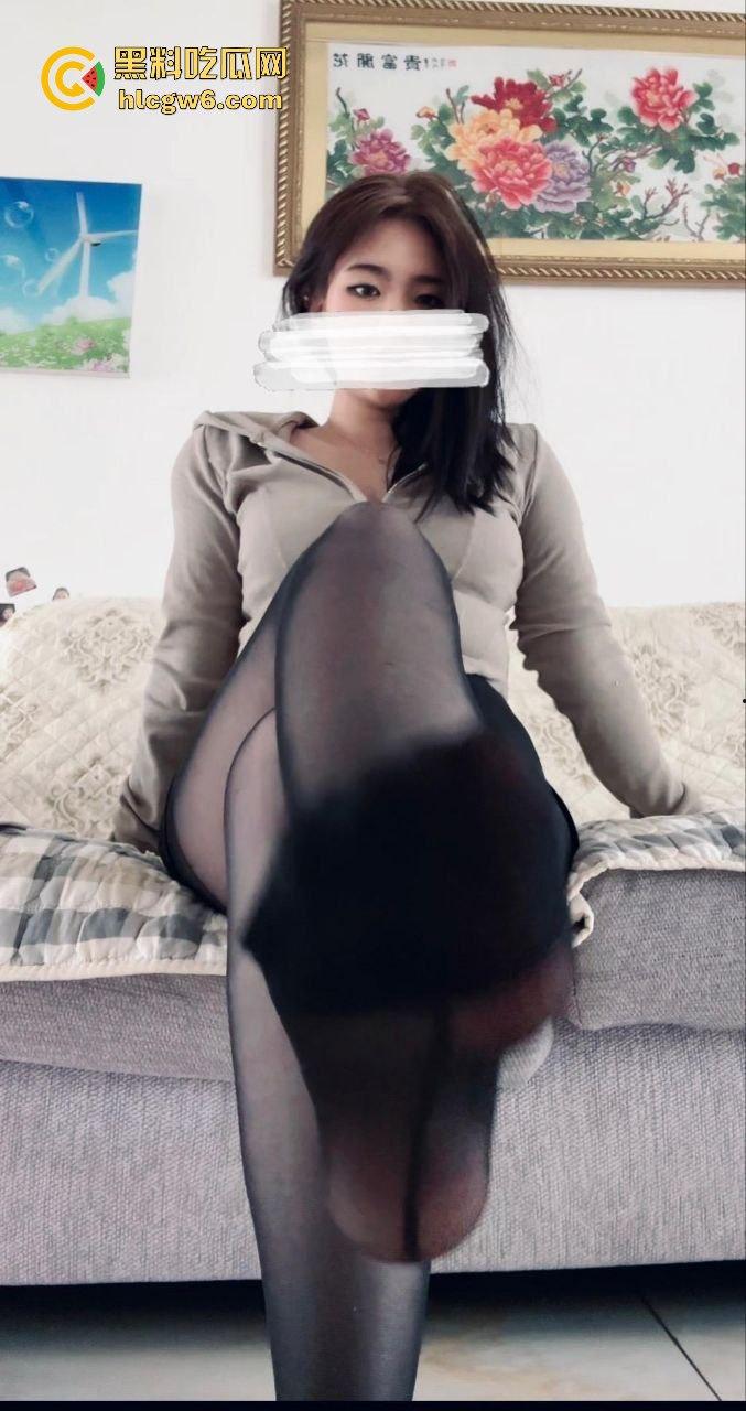 华南理工大学大一反差学妹【黎果果】巨乳黑肥大鲍鱼,阴毛旺盛性欲极强性爱视频遭到曝光。-25