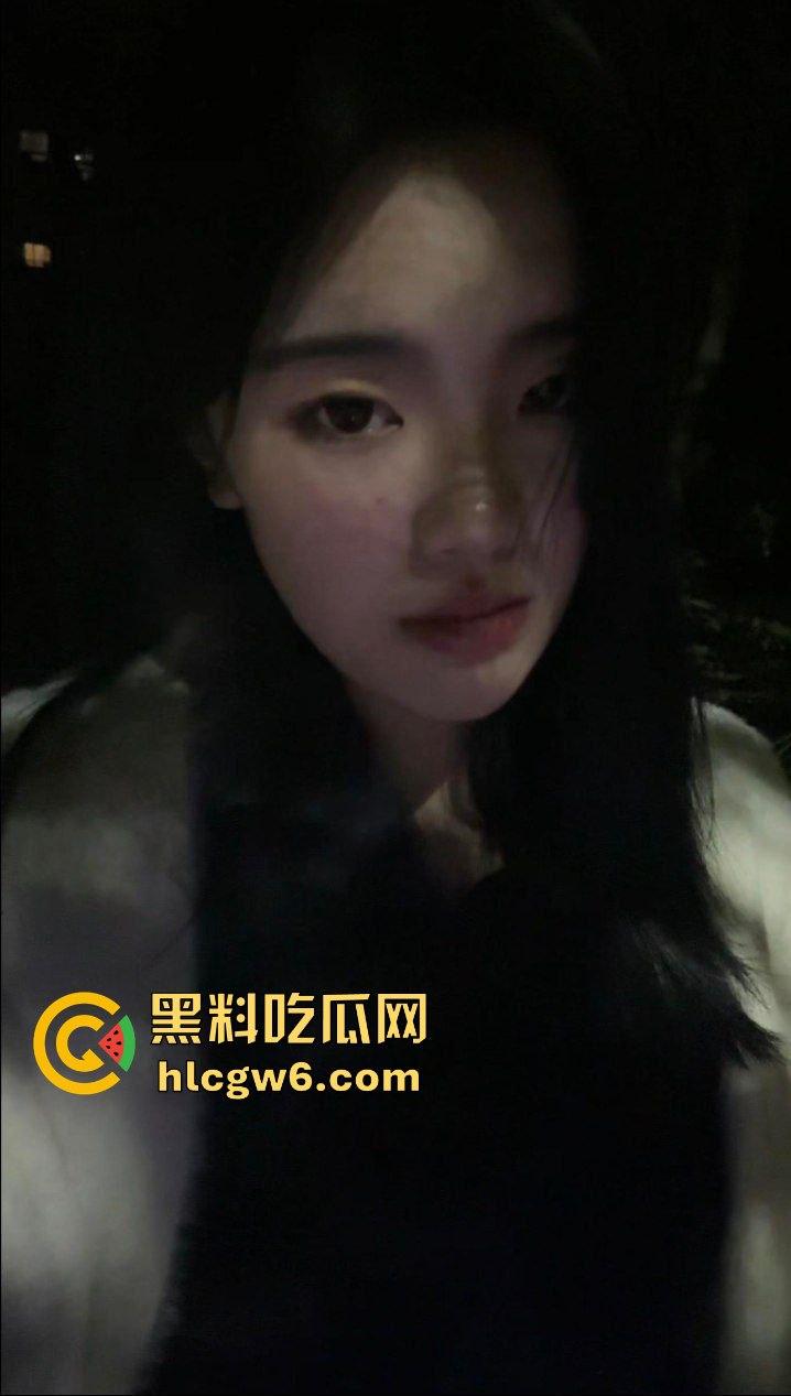 华南理工大学大一反差学妹【黎果果】巨乳黑肥大鲍鱼,阴毛旺盛性欲极强性爱视频遭到曝光。-40