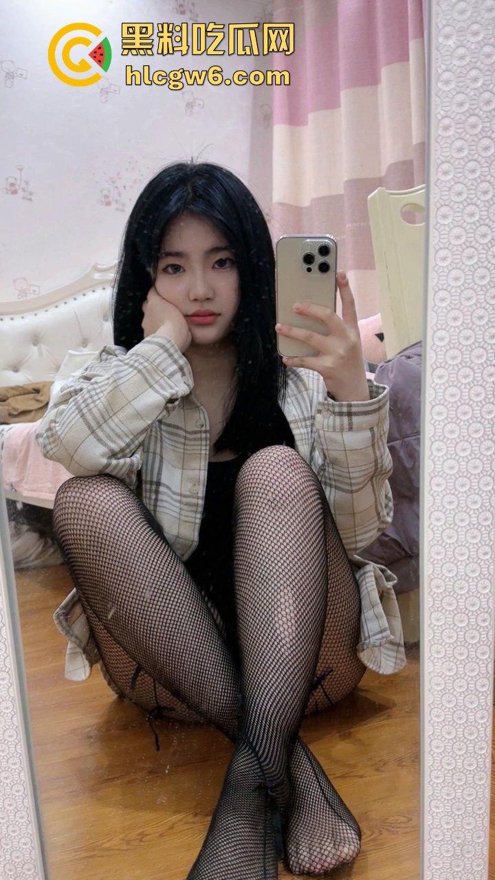 华南理工大学大一反差学妹【黎果果】巨乳黑肥大鲍鱼,阴毛旺盛性欲极强性爱视频遭到曝光。-56