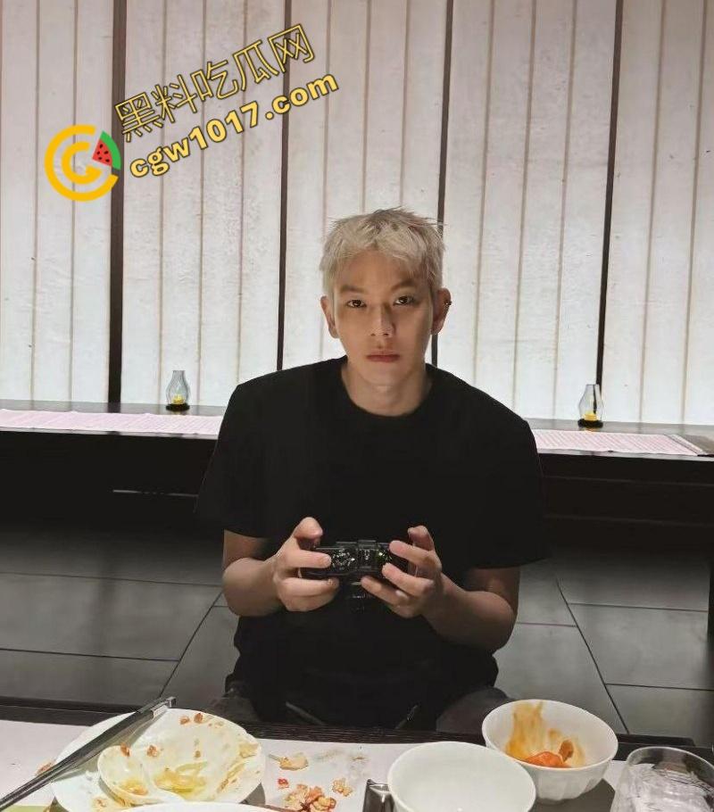 王思聪前女友【慎婕】秘密曝光,被前任【树一】怒斥出轨闺蜜前男友,约炮身染性病,性爱视频全网疯传!-11