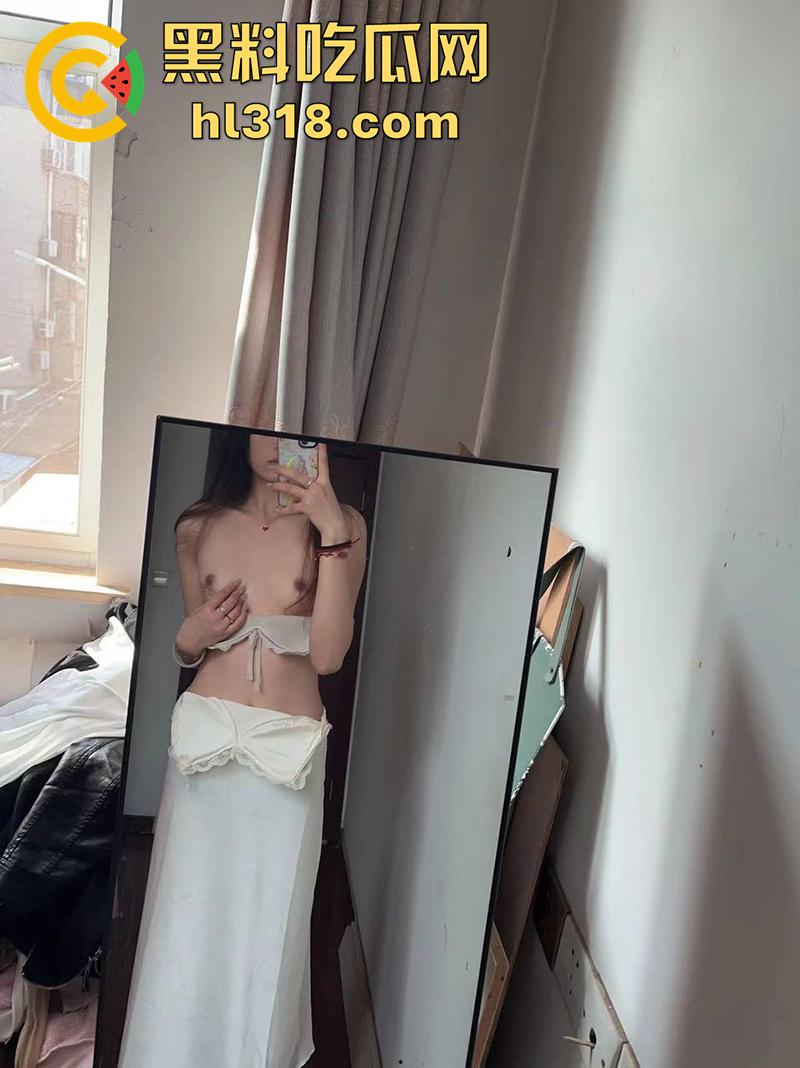 青岛反差母狗【刘子萱】，175cm的极品炮架子，逆天大长腿极致性感，小骚逼被男友操黑后还被曝光-8