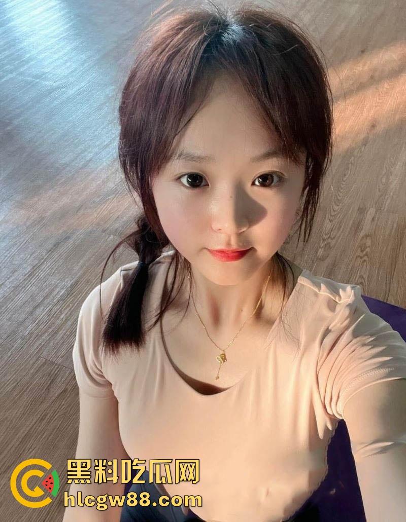 安徽铜陵职业技术学院【江语新】清纯大二少女宿舍拍裸照撩网友,金主约炮视频流出,青春嫩体未尽开发!-3