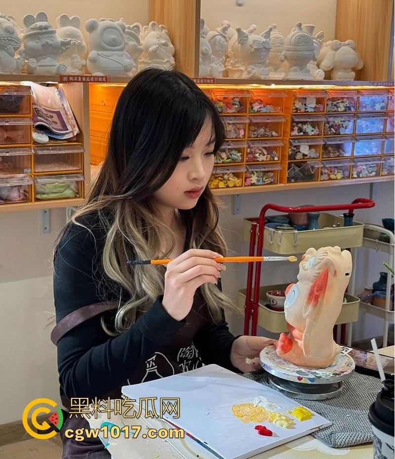 网恋奔现邂逅吞精小妖精【江奕恩】从线上甜蜜到线下开战一步步调教，穿吊带黑丝戴项圈，各种姿势玩到高潮迭起！-2