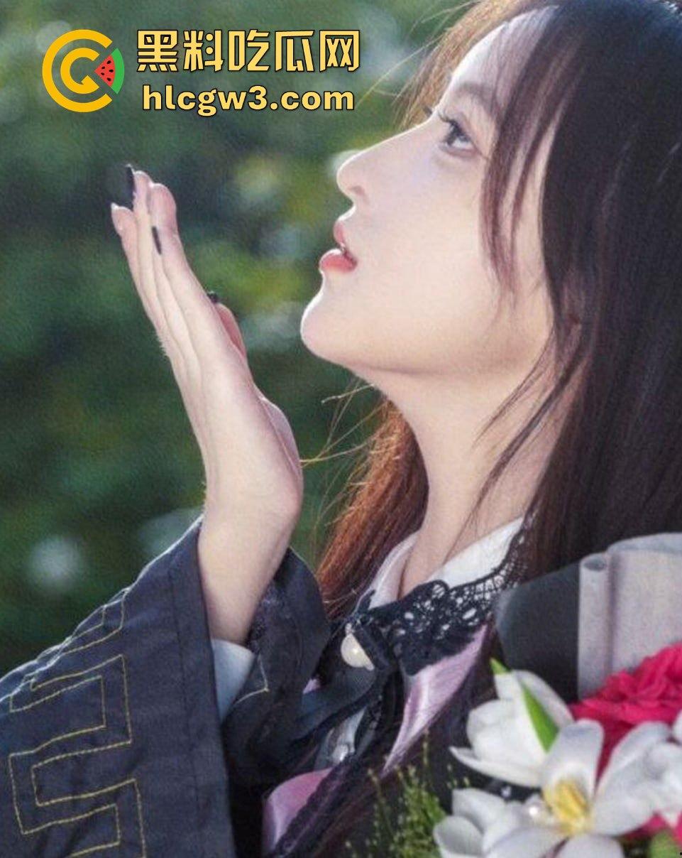 山东大学富哥斥巨资拿下山东大学极品小骚货【李欣然】,黑丝长腿白嫩身材,撩到床上浪叫不停!-1