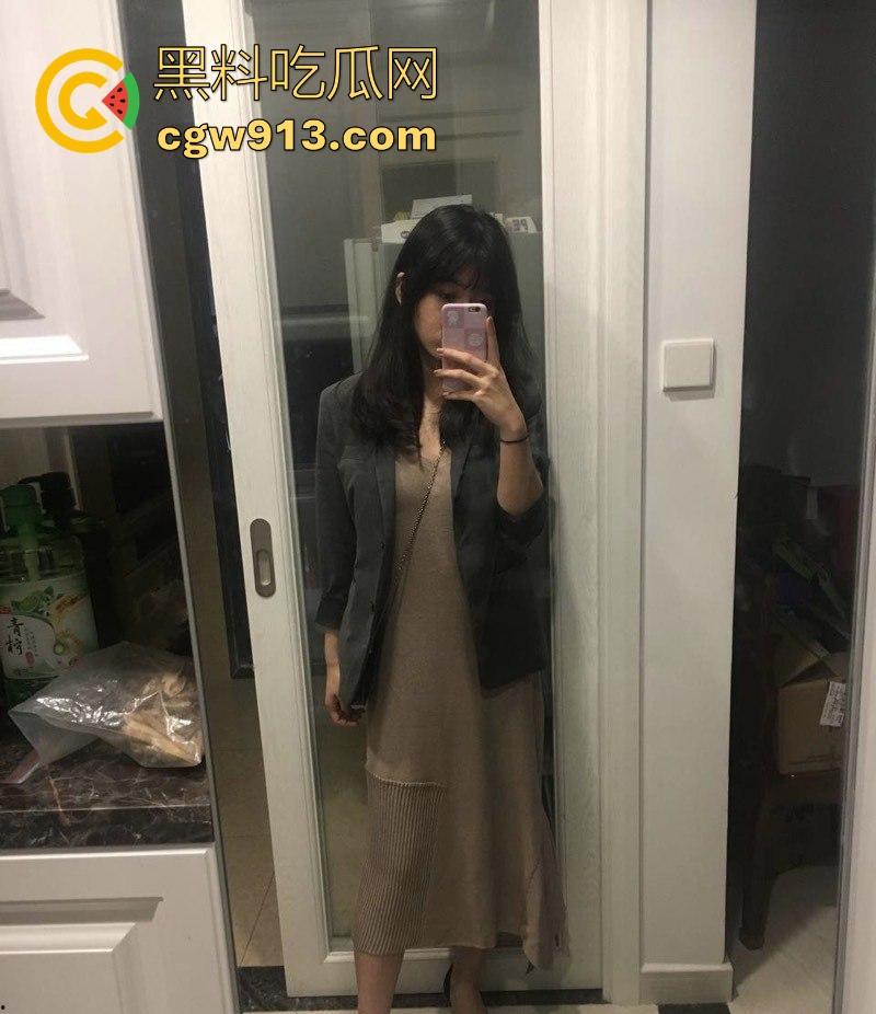 哈尔滨师范学院【王丽丽】白天戴着眼镜装清纯学生妹，晚上就被金主包养，被当母狗调教玩弄，极其反差！-2