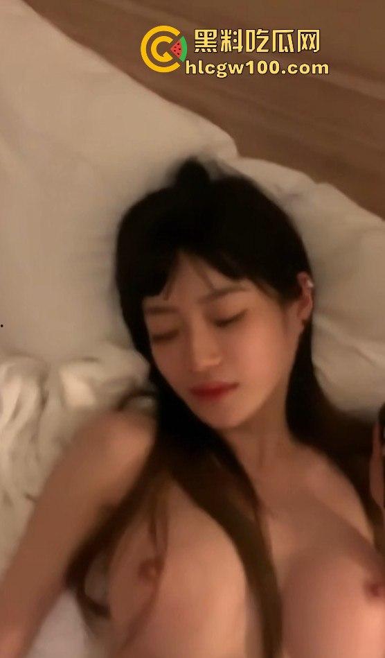 上海大学高颜值大四学姐【顾晓雨】跟富二代约炮视频曝光,娇喘声声红唇微颤,粉嫩吸引眼球。-10