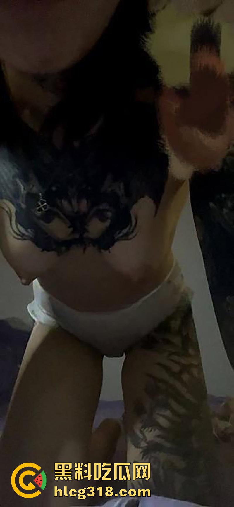 抖音符文战士【lee李李】，大奶纹身店老板娘，性感身材私下骚没边，性爱自拍视频流出！-5