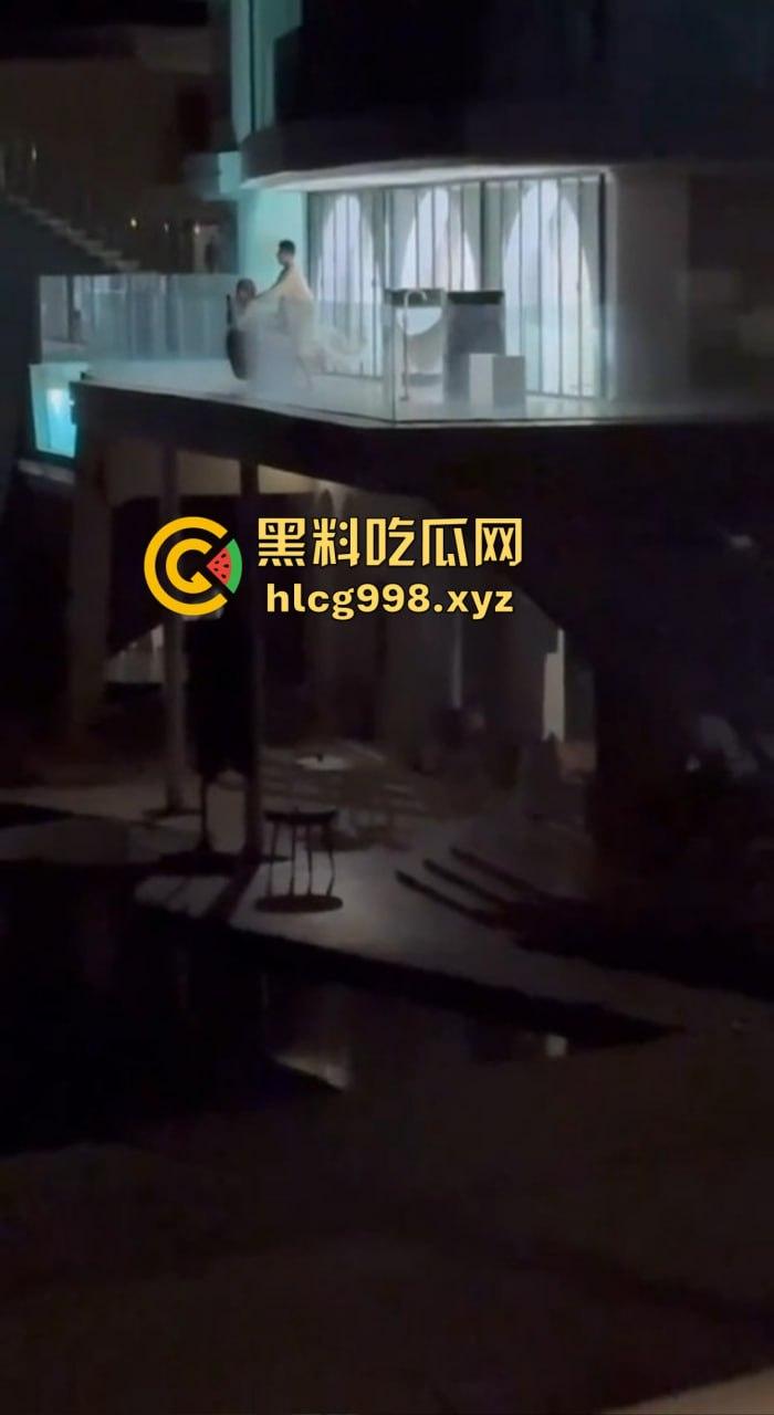 露天阳台大战直播翻车!富豪哥撸了半天没搞定,最后女方靠嘴收场,小姐姐全程无语拍摄!-4
