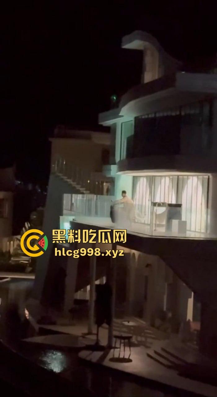 露天阳台大战直播翻车!富豪哥撸了半天没搞定,最后女方靠嘴收场,小姐姐全程无语拍摄!-5