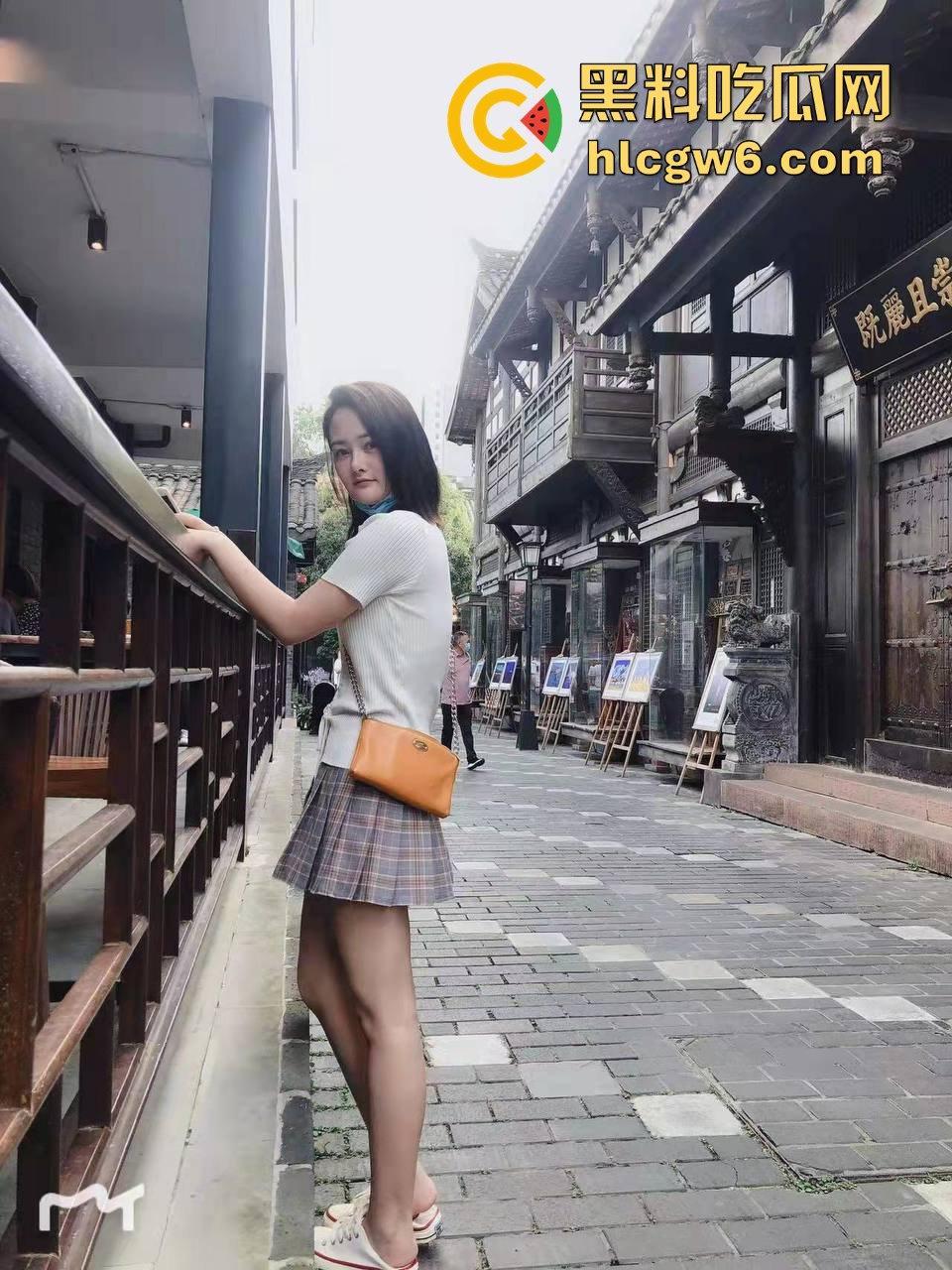 绿帽大瓜曝光!沈阳人妻『苗青凤』房产中介成公交车,独乐乐不如众乐乐,男人全城轮番上,这绿帽绿得发光!-5