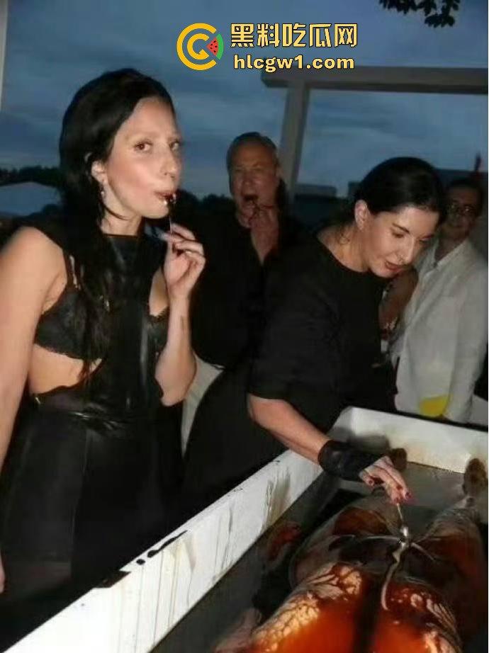 萝莉岛事件持续发酵!【赛琳娜】被曝出席吹牛老爹私人派对,闺蜜偷拍流出,私下玩得飞起!-16